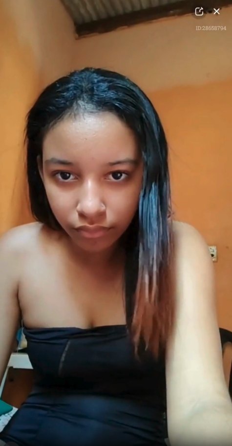 Bruninha28658794