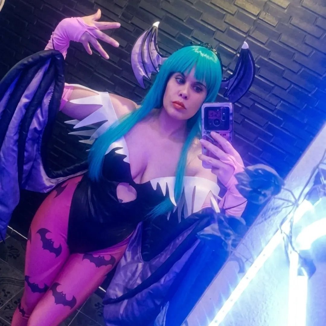 ¿Más de ella? 🔥🔥🔥 tikiwikicharlie