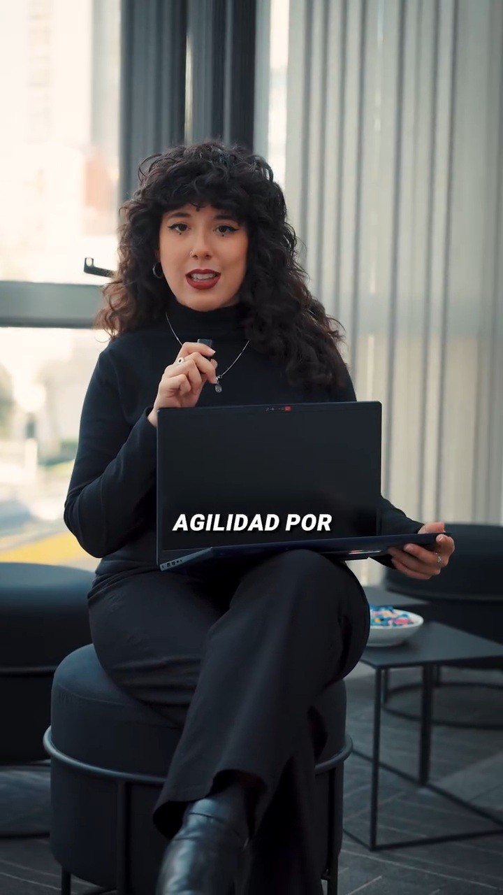 Alguien sabe algo de esta culona?