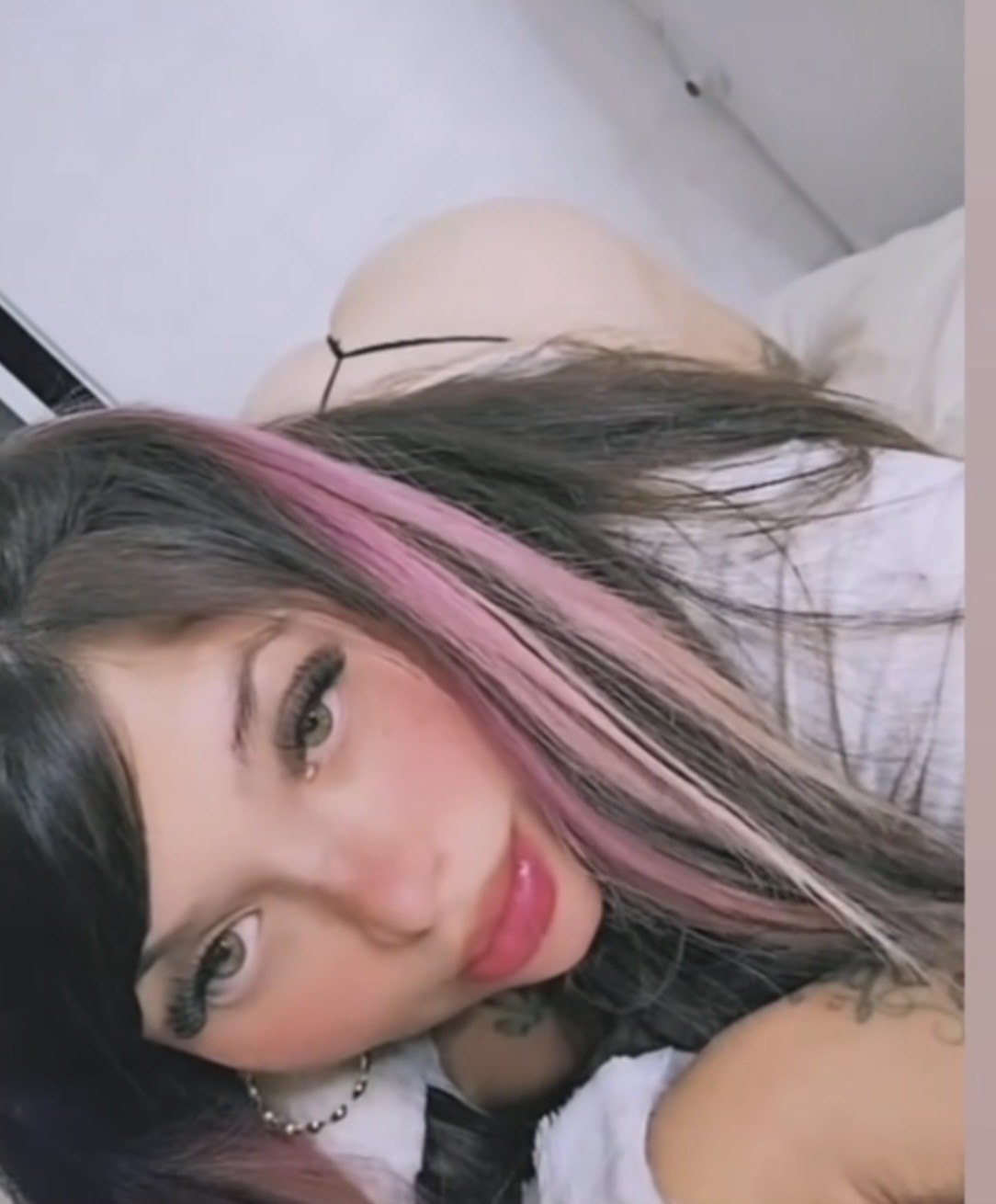 Quien tiene de ella?
