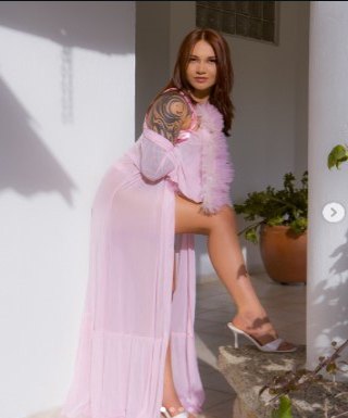 Algo mas de esta muñecota?