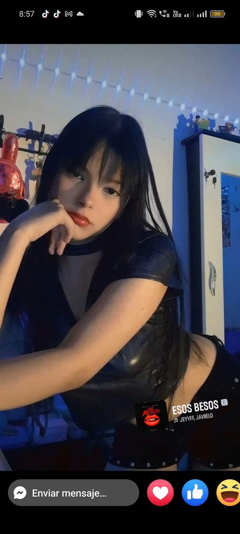 Quien tiene de ella