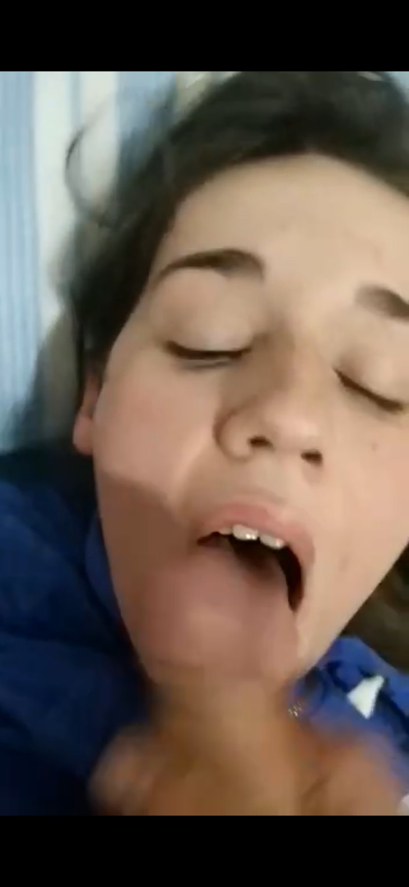 chica de azul