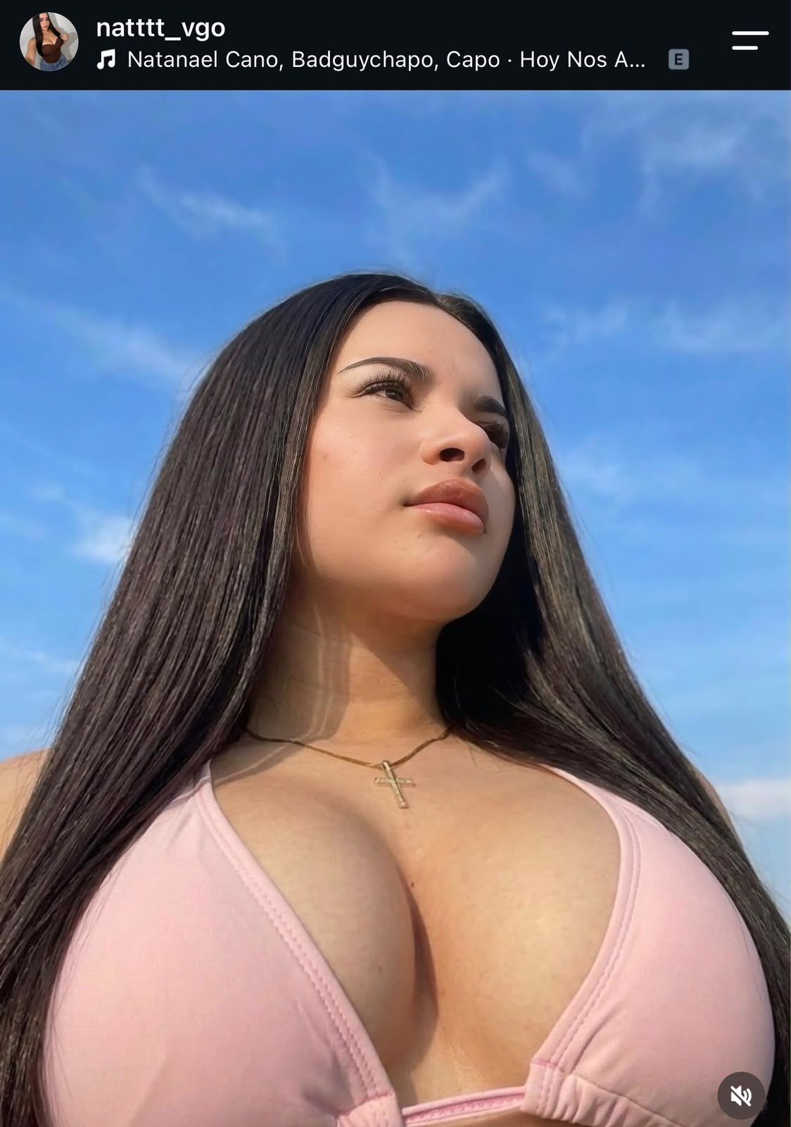 Algo de esta con tetas enormes?