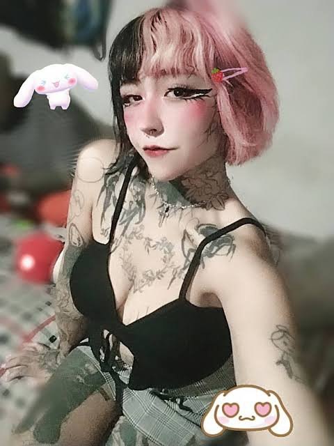 Algo de esta? Llegué a ver cosas suyas en Telegram una vez 👀