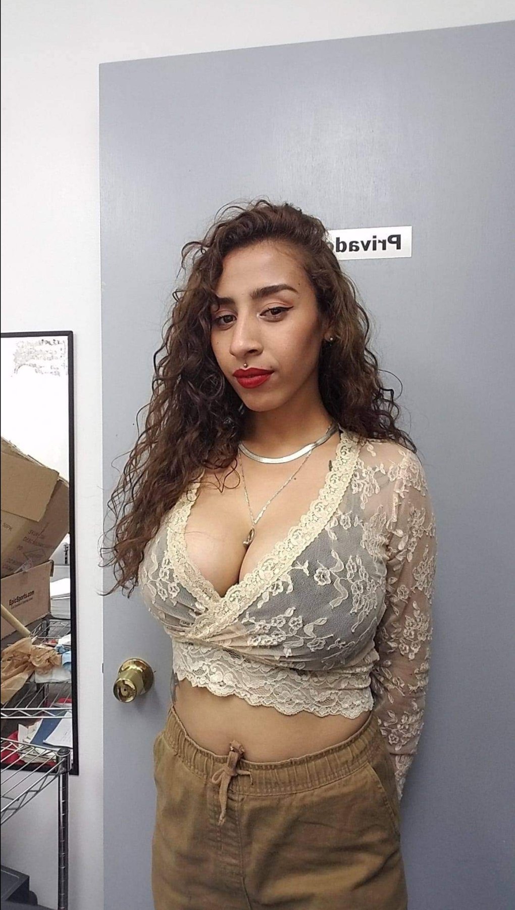 algo de esta chola tetona?