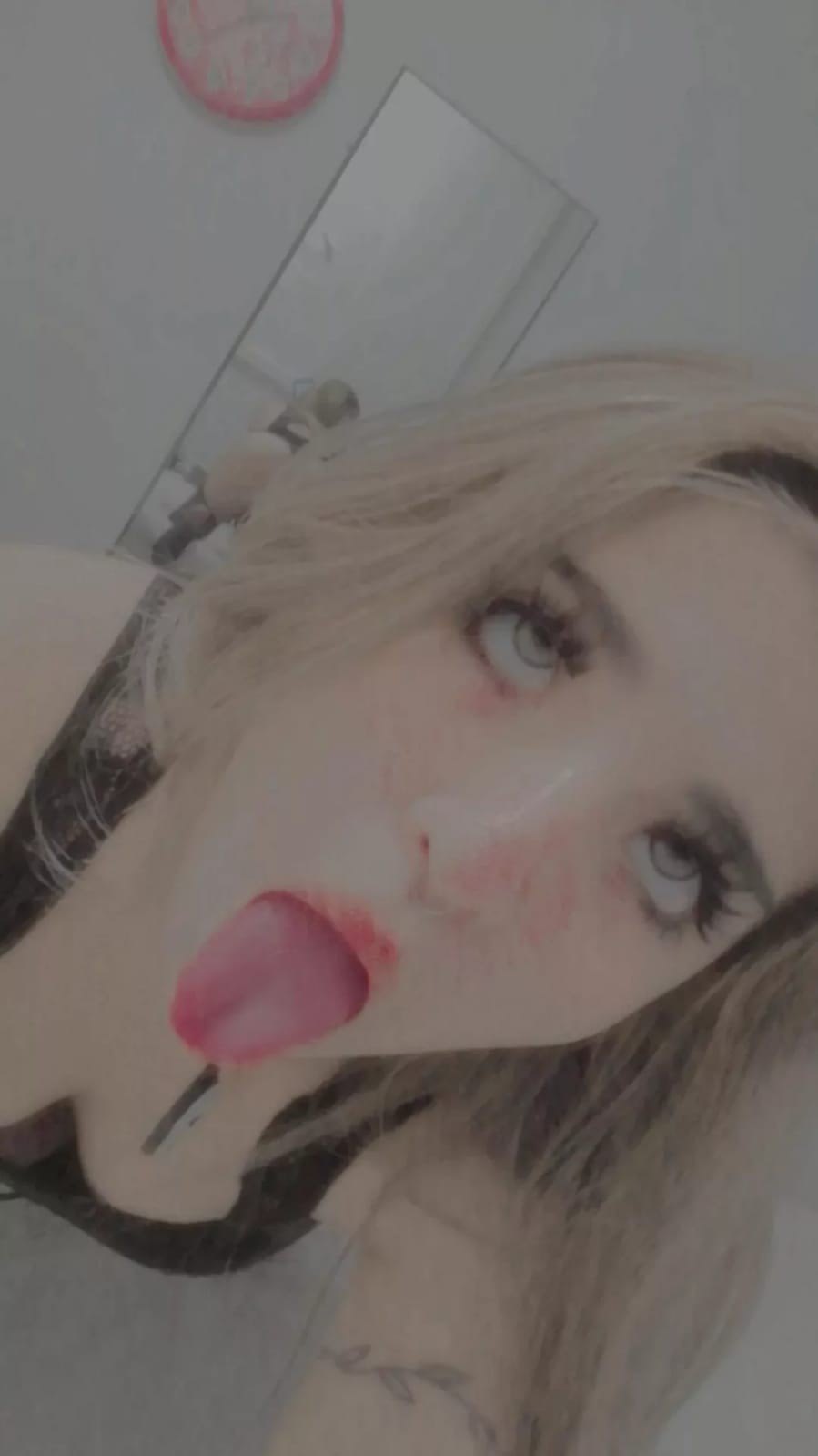 Algo de esta flaca?