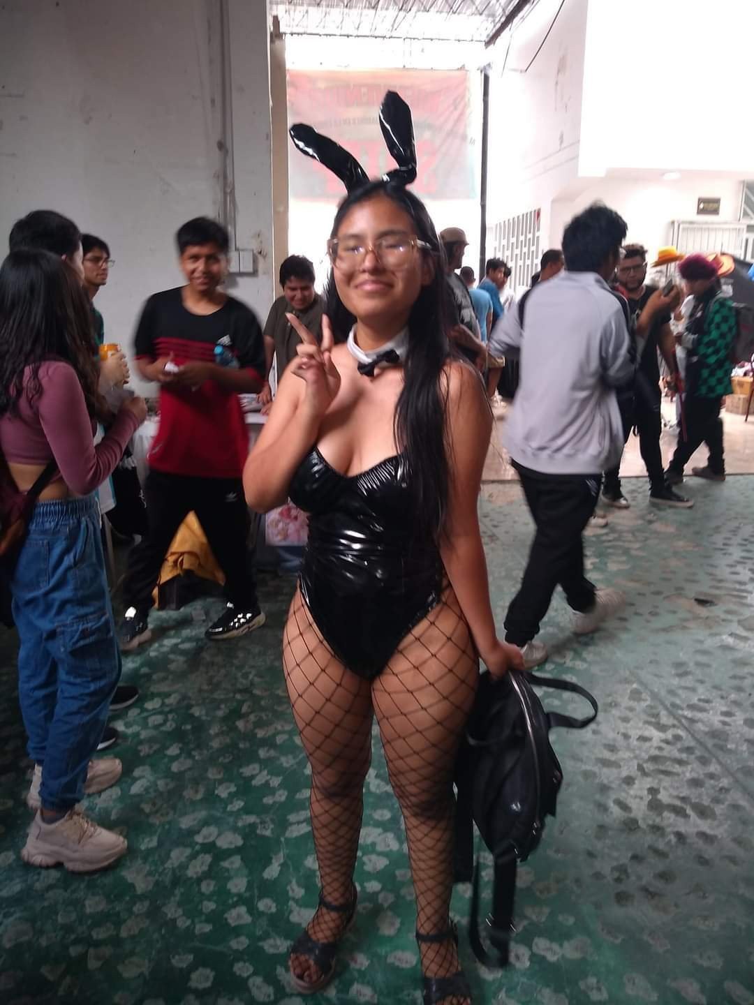 Alguien tiene material de esta flaca?