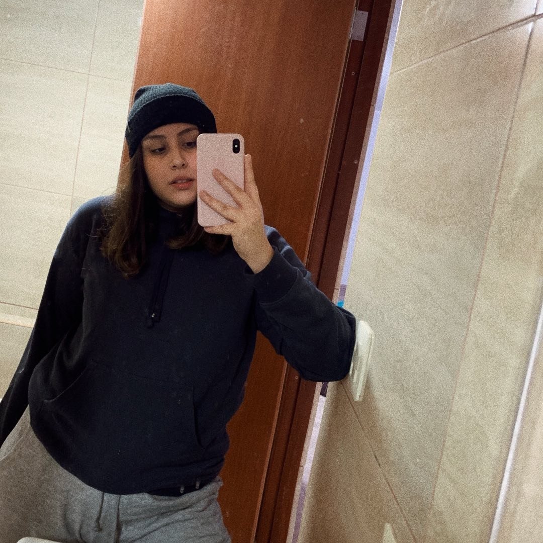 Alguien tiene fotos de ella?