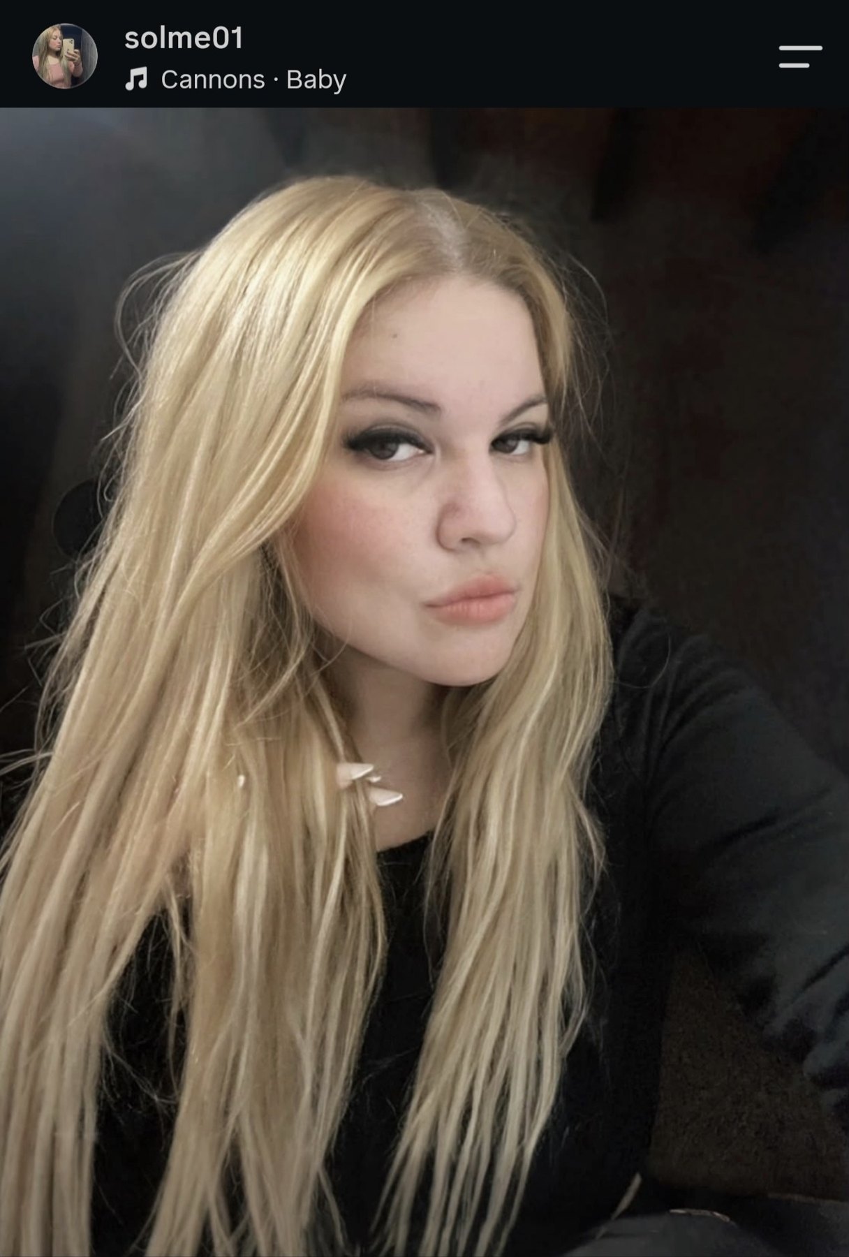 Algo de esta rubia?