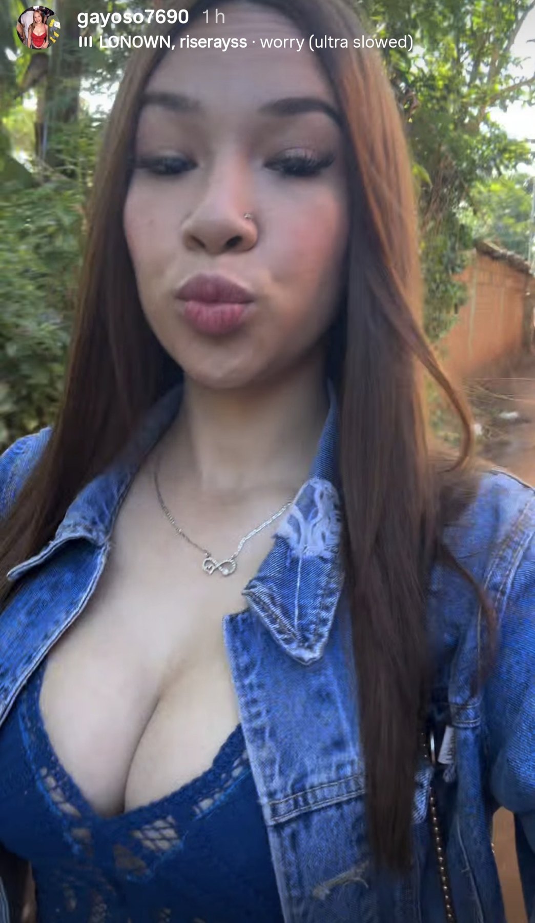Algo de esta tetona fea?
