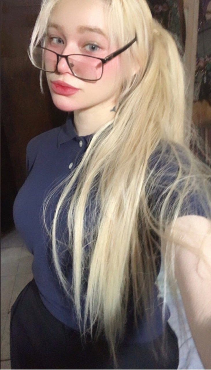 Alguien que tenga algo de esta rubia hermosa