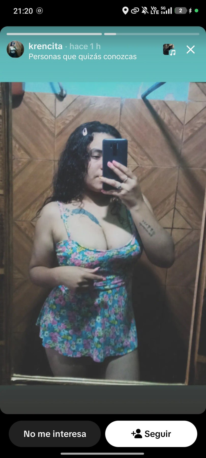 Algo de esta puta tetona?