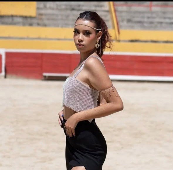 alguien tiene de ella?