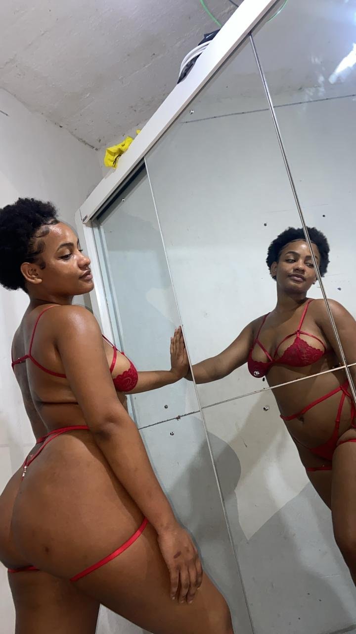 Mais uma putinha de Pau da Lima vazada por um seguidor
