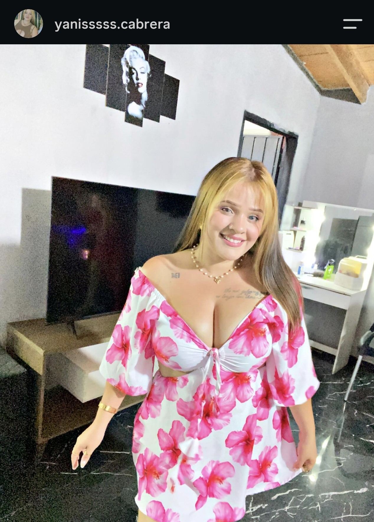 Algo de esta tetona infumable?
