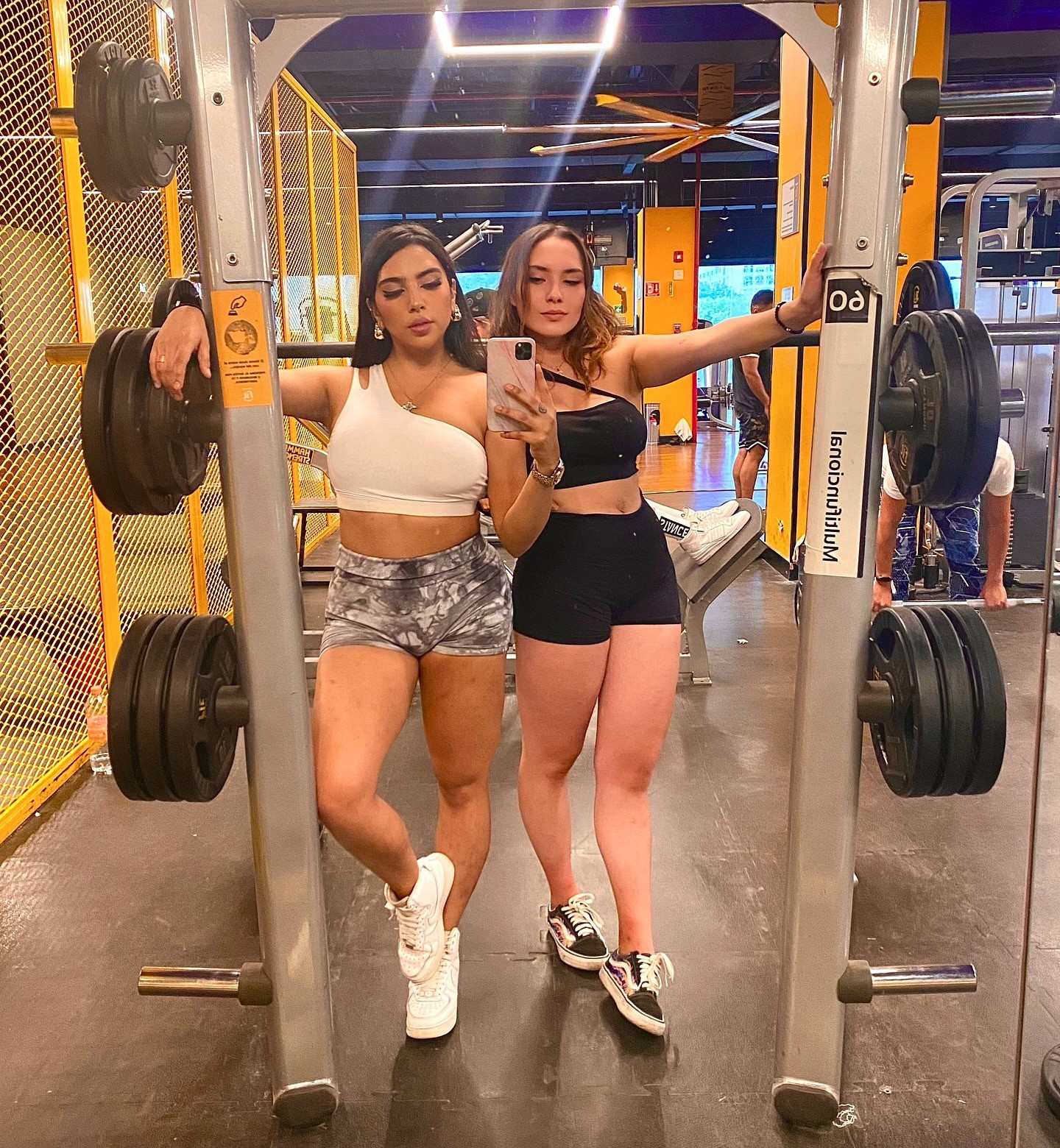 Algo de estás dos? · respuesta