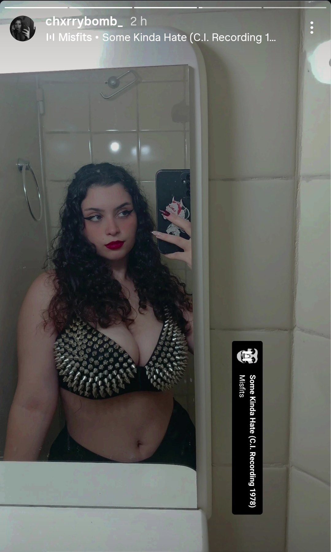 Algo de la Chxrrybomb_? · respuesta