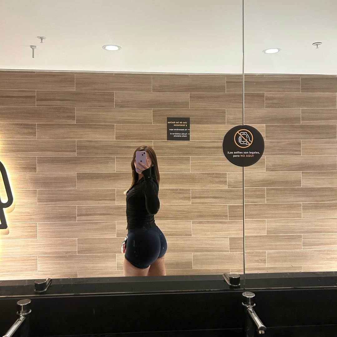 Alguien tiene CF de esta flaca culona de CCP? · respuesta