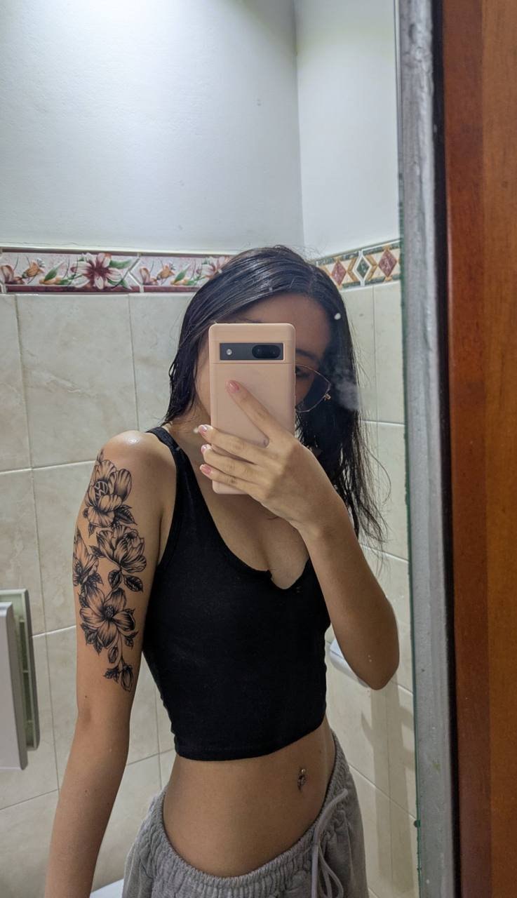 Andrea 22 años de Bogotá, entregada por su novio al apostarla y perder en “El dado del cornudo” 💦🔥 · respuesta
