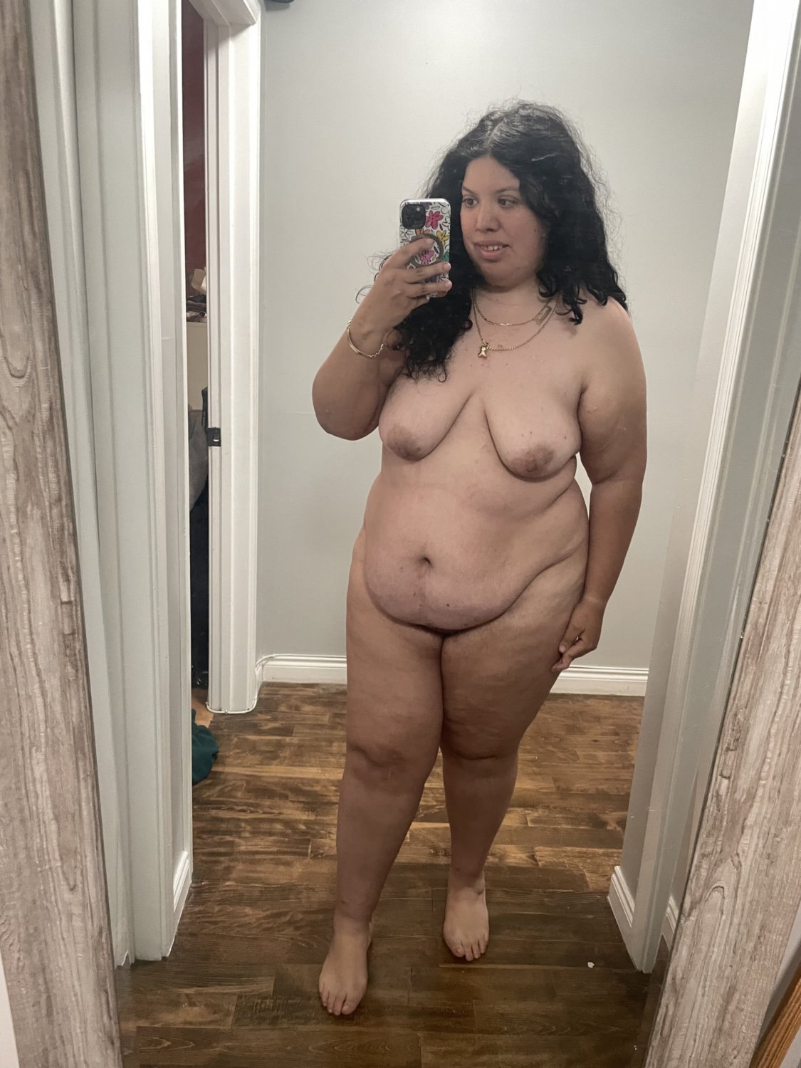 Ana 29 y/o BBW Selfie Girl From Cali · respuesta