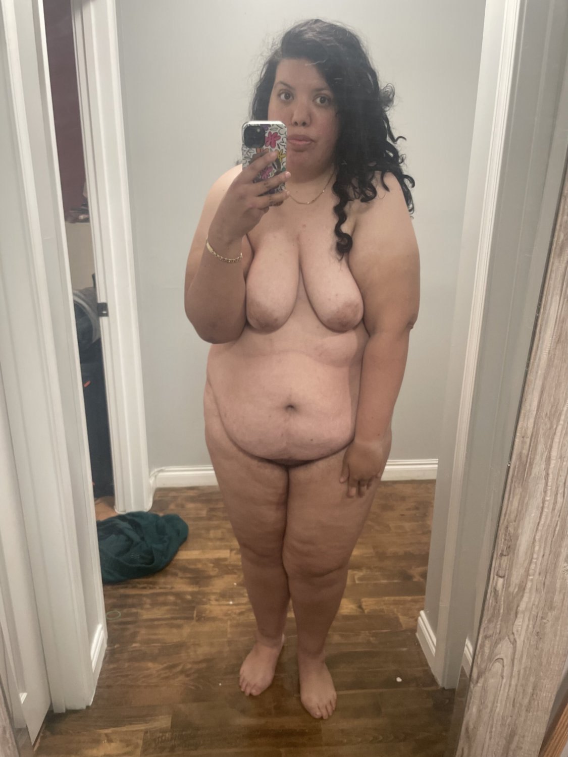 Ana 29 y/o BBW Selfie Girl From Cali · respuesta