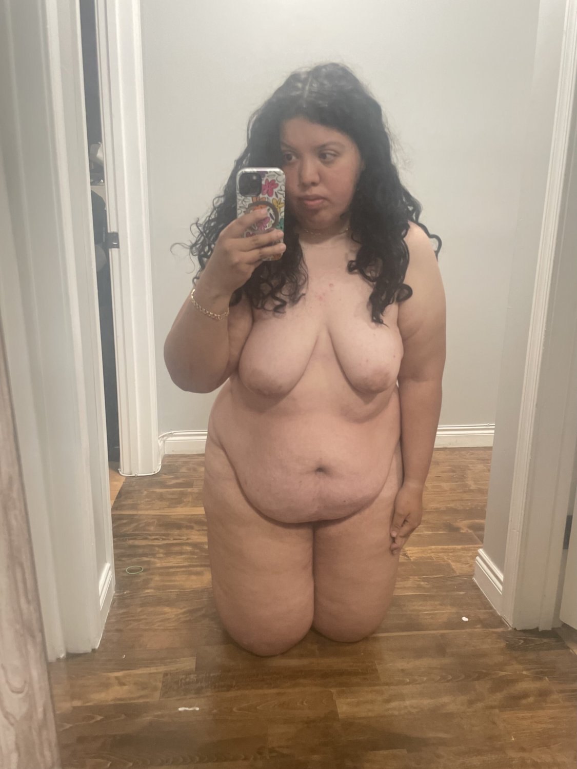 Ana 29 y/o BBW Selfie Girl From Cali · respuesta