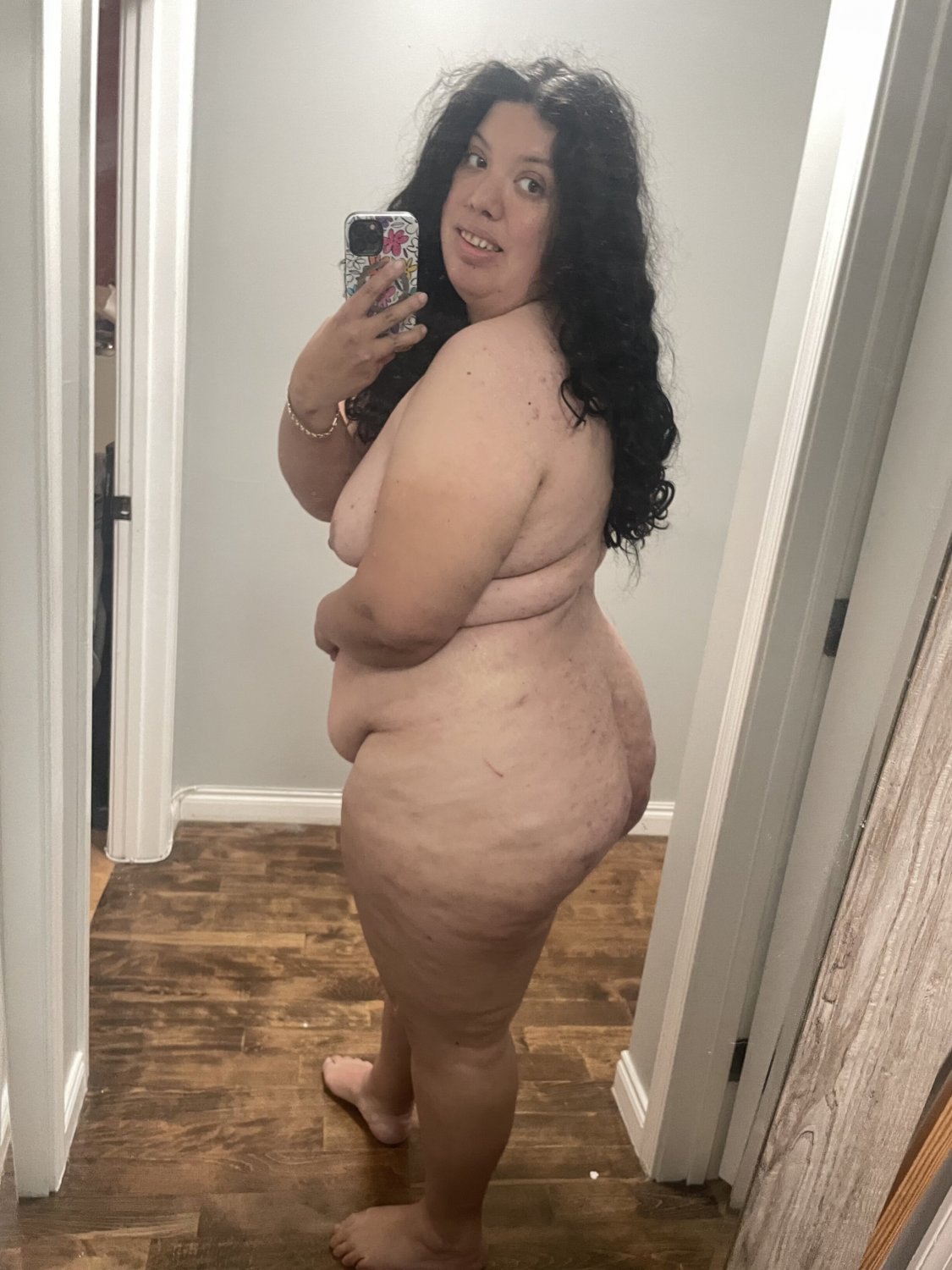Ana 29 y/o BBW Selfie Girl From Cali · respuesta
