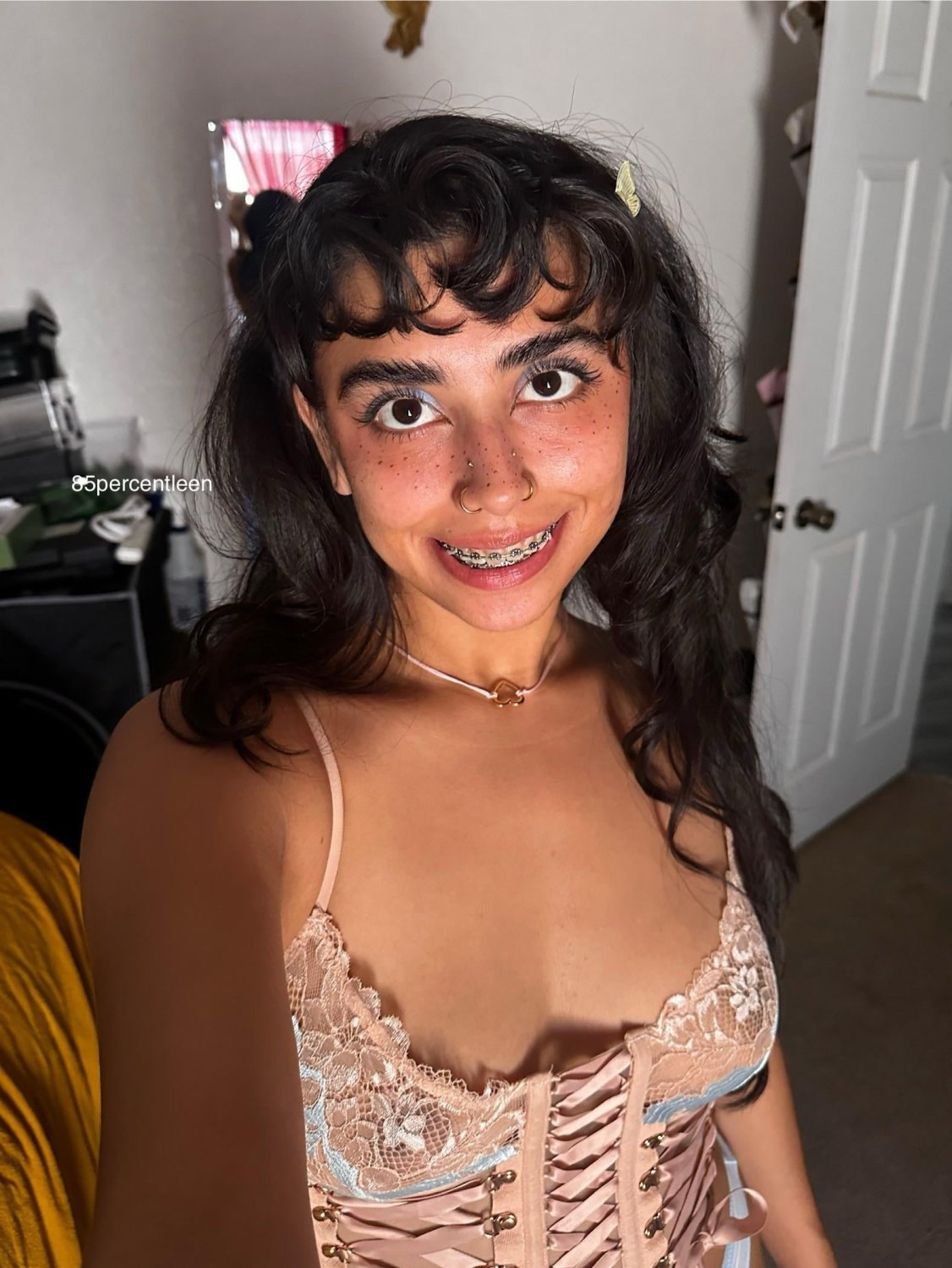 petite braceface latina · respuesta