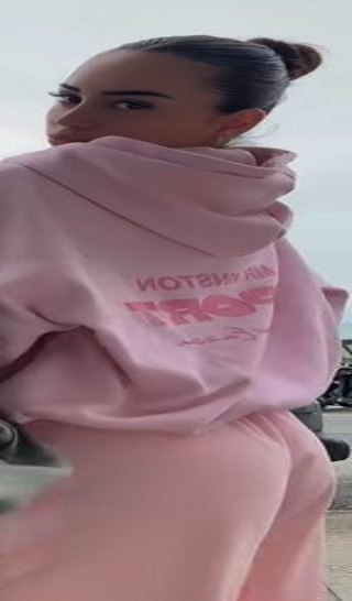Spanish girl comes to the USA for the World Cup and ends up trying her first BBC (sub) · respuesta