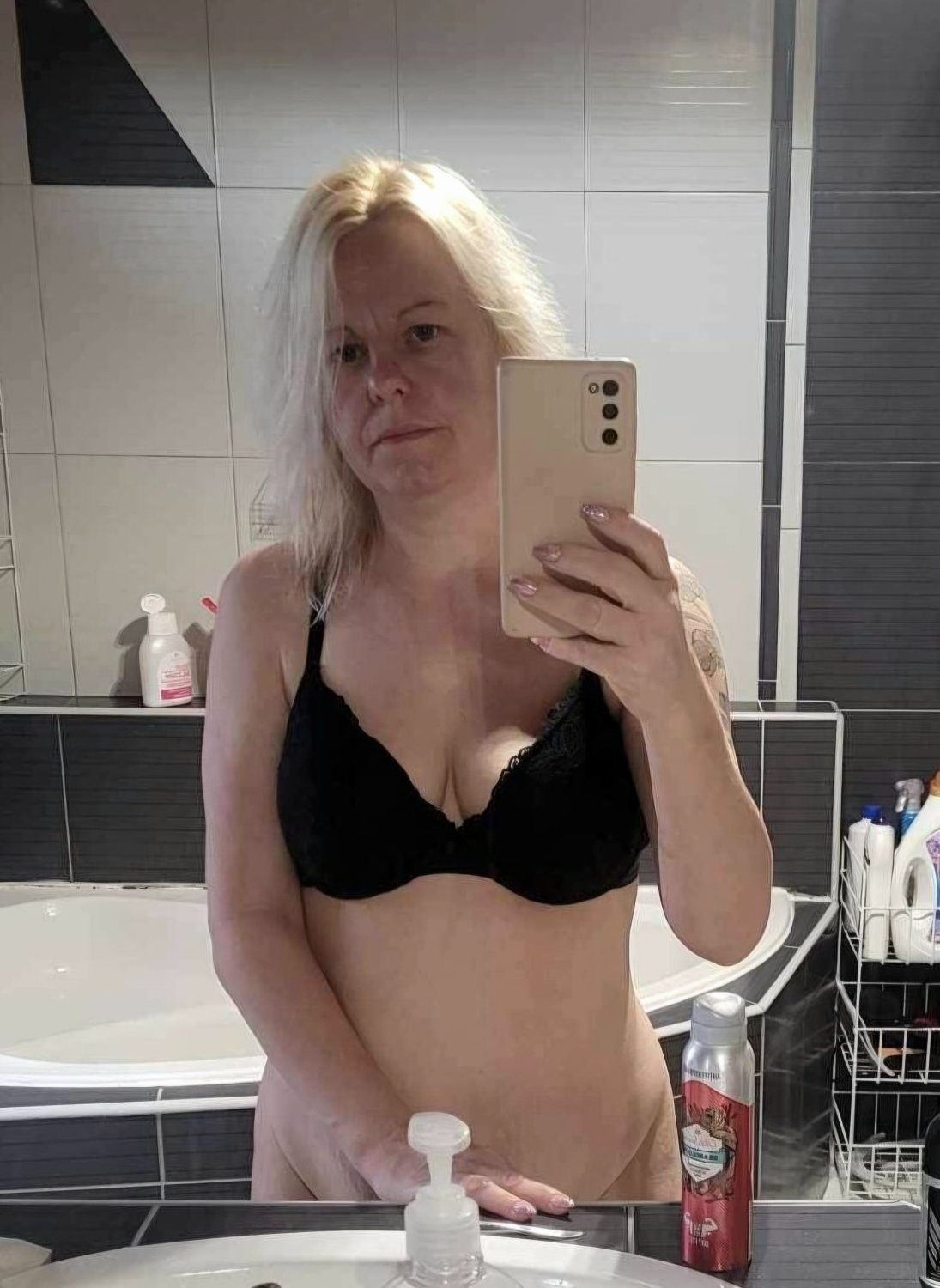 Wives and Girlfriends Private Selfies #2 · respuesta