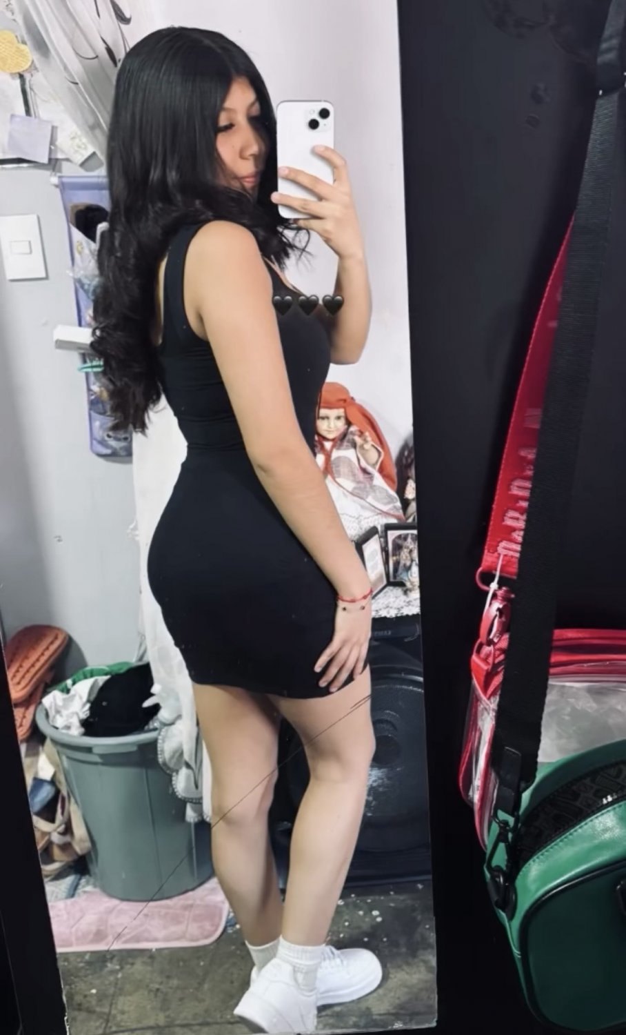 Le quito la falda y me la cojo en 4 a esta flaquita mexicana · respuesta