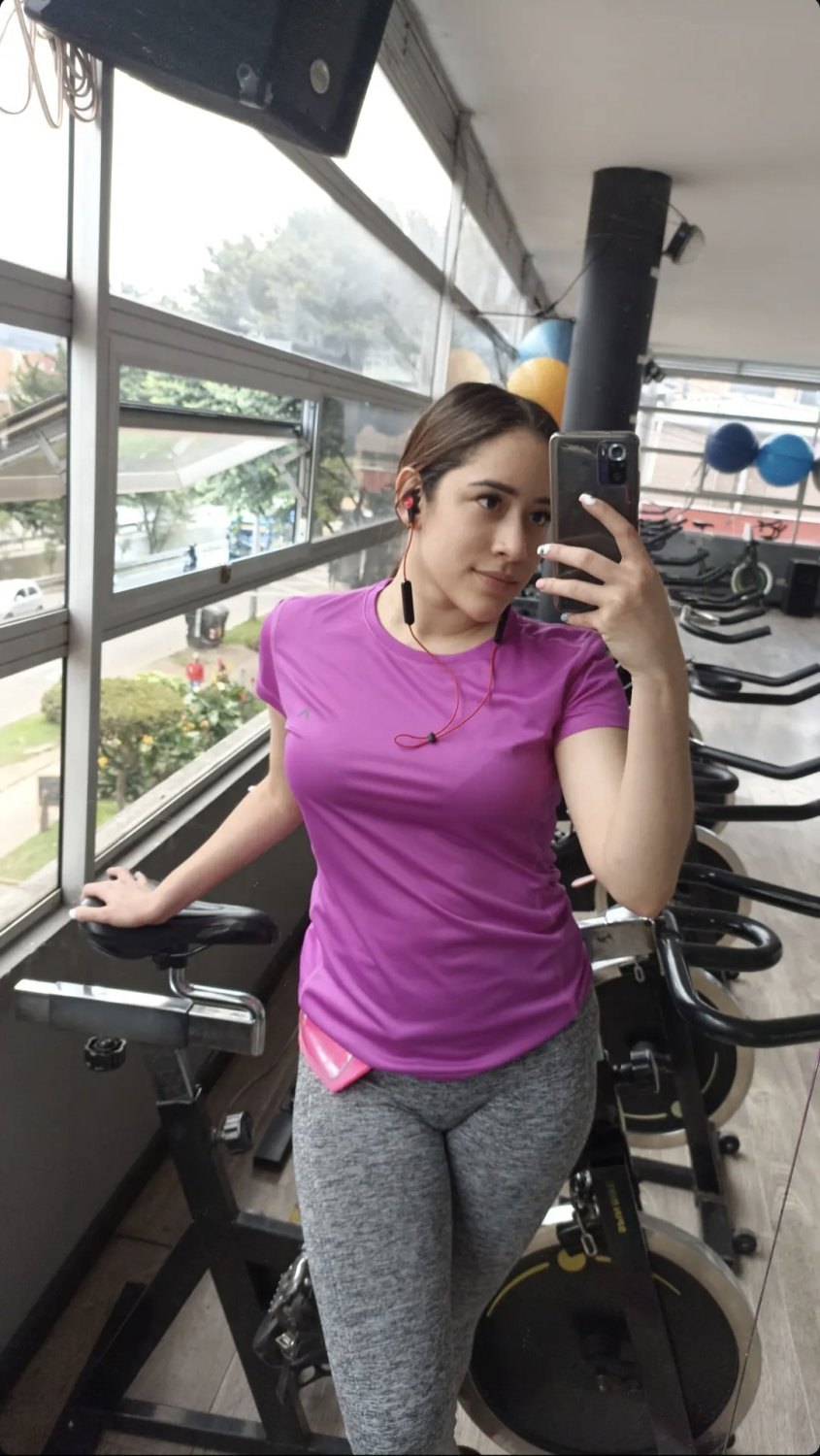 Aporte, novia infiel del gym, lo que sube vs lo que me manda la puta zorra deliciosa😍🔥😈🥵 · respuesta