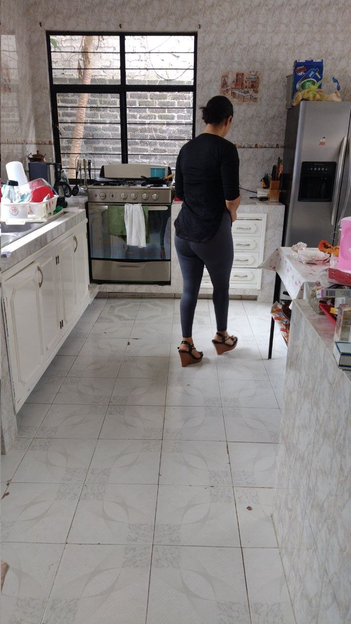 Algunos tenemos una tía joven qe tiene un perro culazo y se nos antoja un chingo si o no? · respuesta